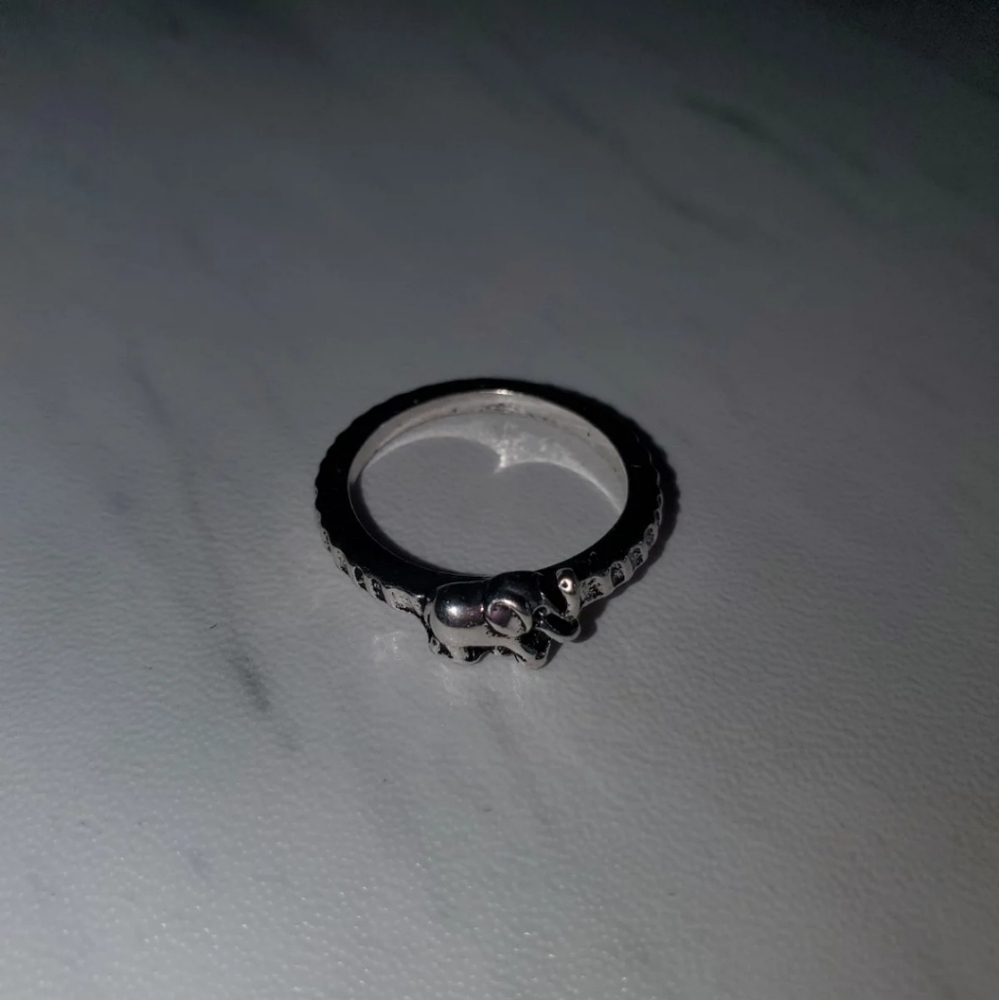 Size 8 Elephant Ring - Picture 7 of 7